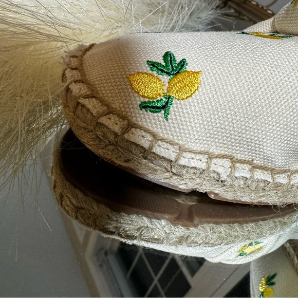 [[NWOT]] TALBOTS IZZY LEMON KNOTTED CANVAS ESPADRILLES // Size 9 - Picture 2 of 7